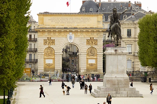 Modus Viajanti - Arco do Triunfo e Promenade du Peyrou